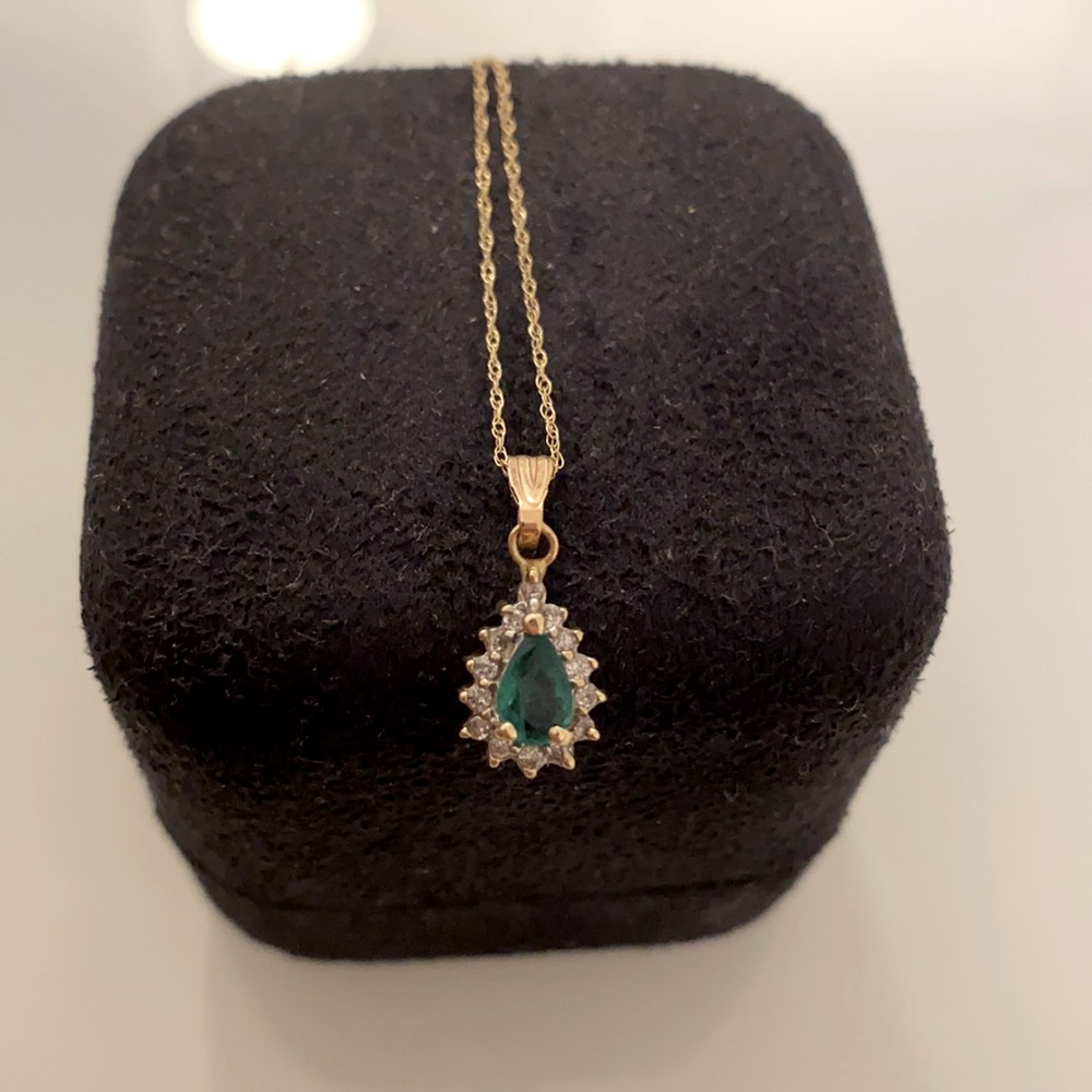 Vintage emerald necklace